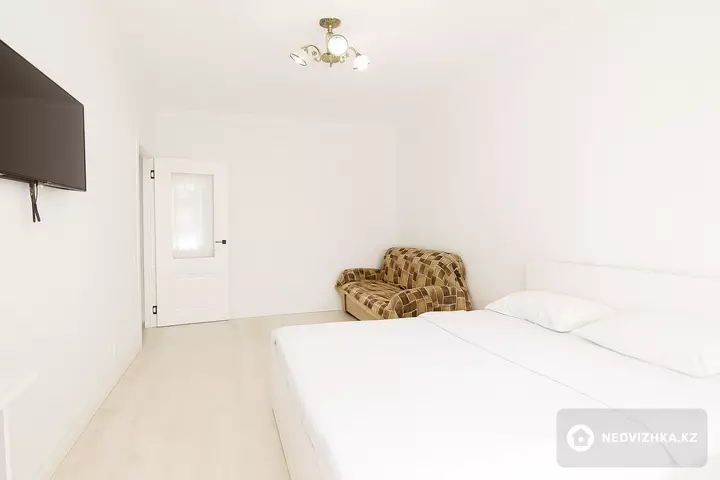 1-комнатная квартира, этаж 5 из 14, 45 м², Посуточно, фотография 4