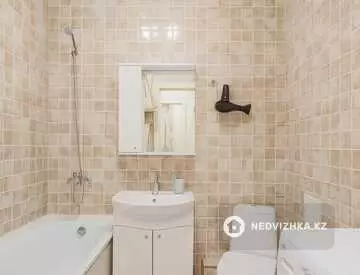 1-комнатная квартира, этаж 5 из 21, 45 м², Посуточно, миниатюра 10