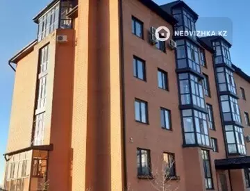 4-комнатная квартира, этаж 2 из 5, 152 м², миниатюра 1