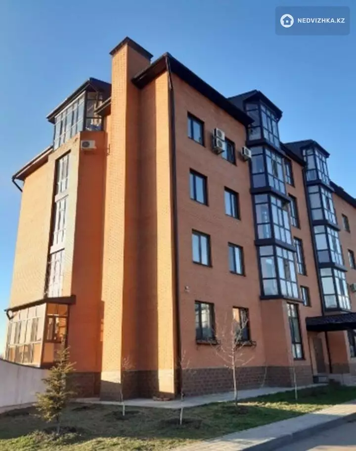 4-комнатная квартира, этаж 2 из 5, 152 м²