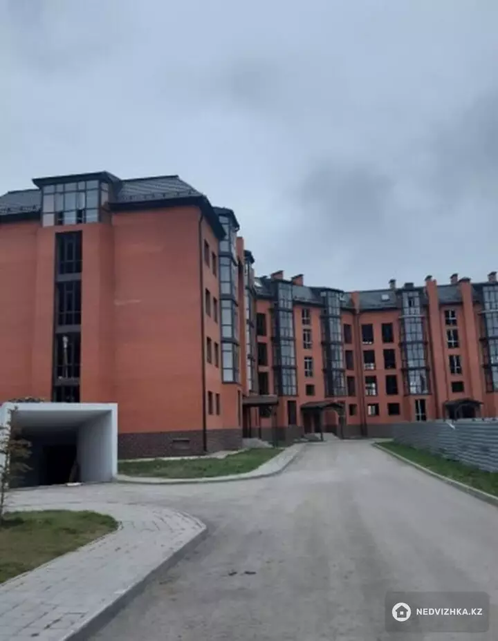4-комнатная квартира, этаж 2 из 5, 152 м², фотография 2