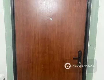 2-комнатная квартира, этаж 3 из 13, 64 м², миниатюра 1