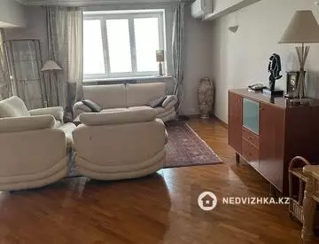 2-комнатная квартира, этаж 4 из 5, 93 м²