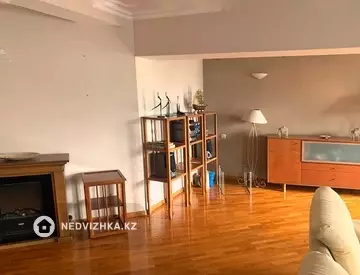 2-комнатная квартира, этаж 4 из 5, 93 м²