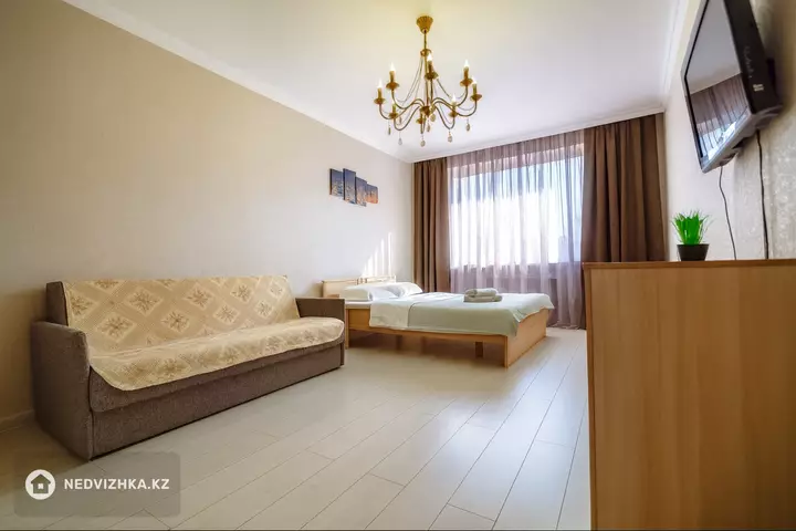 1-комнатная квартира, этаж 7 из 18, 45 м², Посуточно, фотография 2