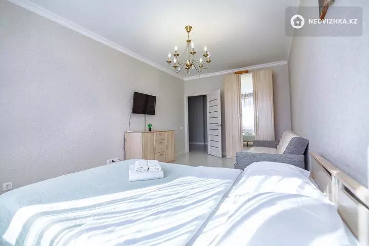 1-комнатная квартира, этаж 7 из 18, 45 м², Посуточно, фотография 4
