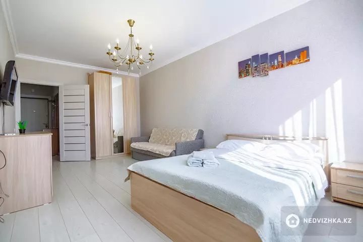 1-комнатная квартира, этаж 7 из 18, 45 м², Посуточно, фотография 3