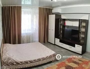 1-комнатная квартира, этаж 3 из 3, 43 м², Посуточно