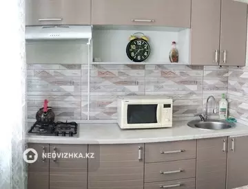 1-бөлмелі пәтер, қабат 3 барлық қабат саны 3, 43 м², Посуточно, 6-нобай