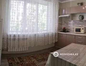 1-бөлмелі пәтер, қабат 3 барлық қабат саны 3, 43 м², Посуточно, 7-нобай