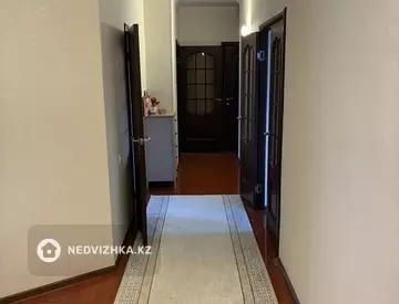 4-комнатная квартира, этаж 4 из 5, 101 м²