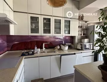 5-комнатная квартира, этаж 13 из 12, 295 м², На длительный срок