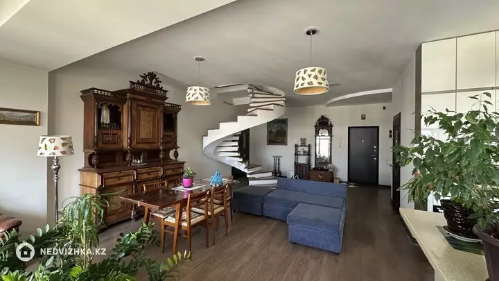 5-комнатная квартира, этаж 13 из 12, 295 м², На длительный срок, фотография 2