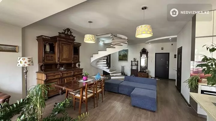 5-комнатная квартира, этаж 13 из 12, 295 м²