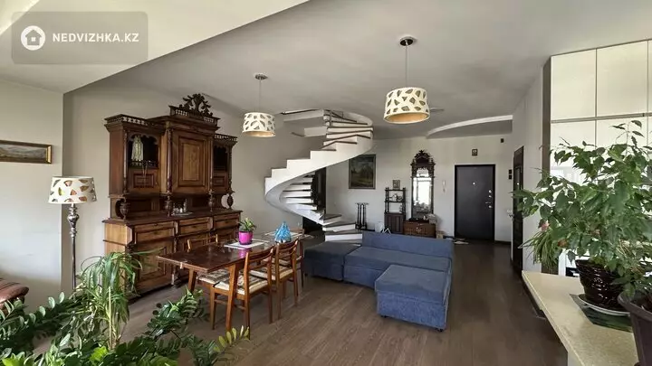 5-комнатная квартира, этаж 13 из 12, 295 м², фотография 2