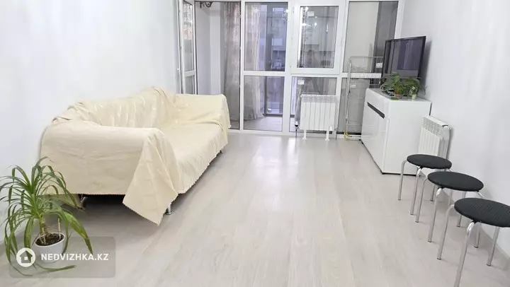 2-комнатная квартира, этаж 8 из 9, 55 м², фотография 3
