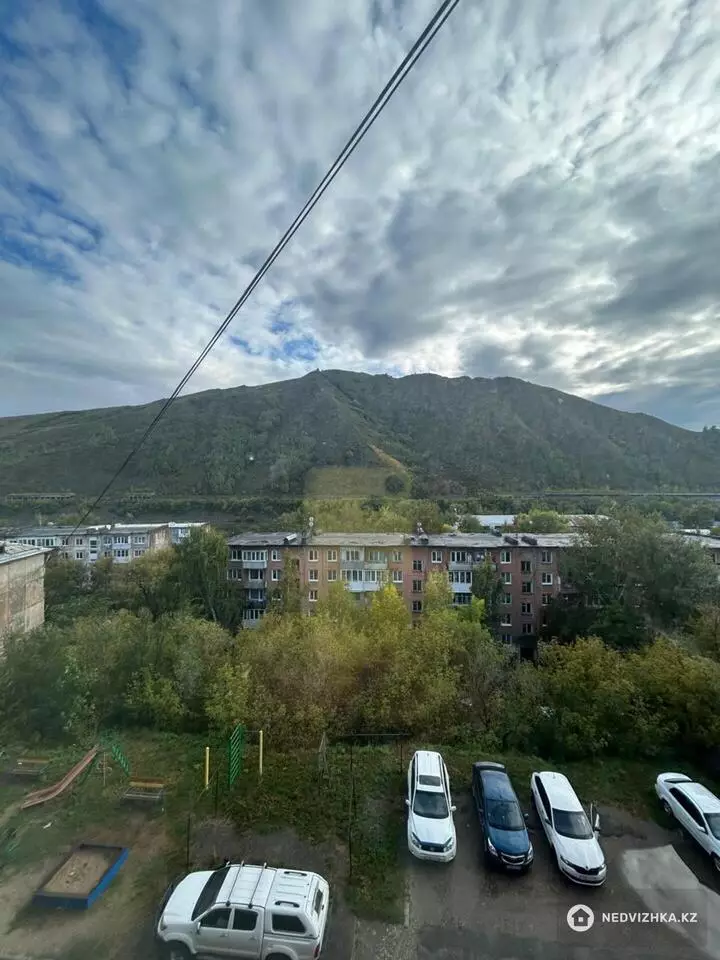 3-комнатная квартира, этаж 5 из 5, 64 м², фотография 2