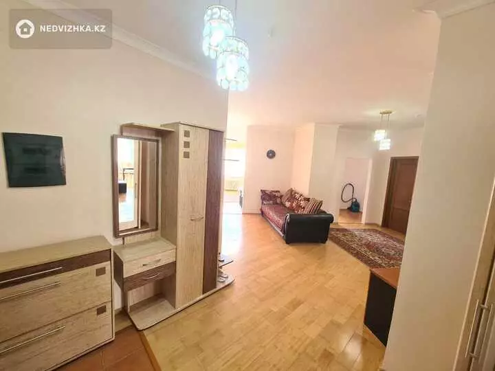 3-комнатная квартира, этаж 10 из 8, 130 м²