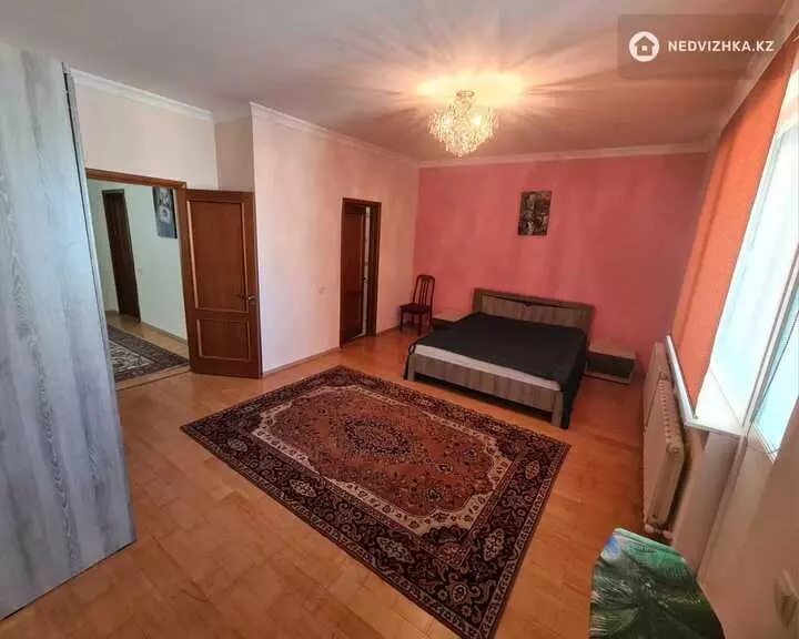 3-комнатная квартира, этаж 10 из 8, 130 м², фотография 2