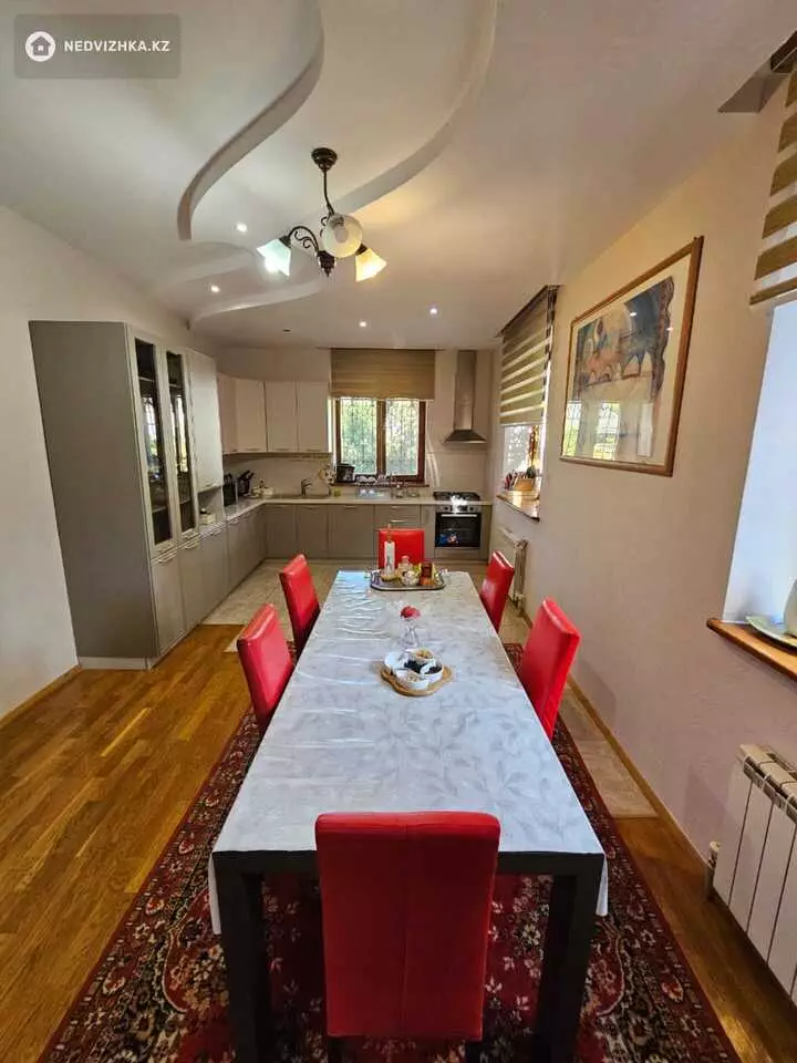 7-комнатный дом, 10 соток, 405 м², фотография 4