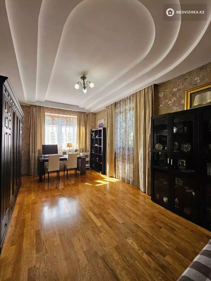 7-комнатный дом, 10 соток, 405 м², фотография 2