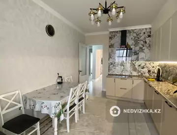 3-комнатная квартира, этаж 17 из 17, 93 м², миниатюра 2