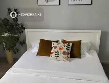 1-комнатная квартира, этаж 4 из 5, 38 м², Посуточно, миниатюра 1