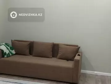 1-комнатная квартира, этаж 4 из 5, 38 м², Посуточно