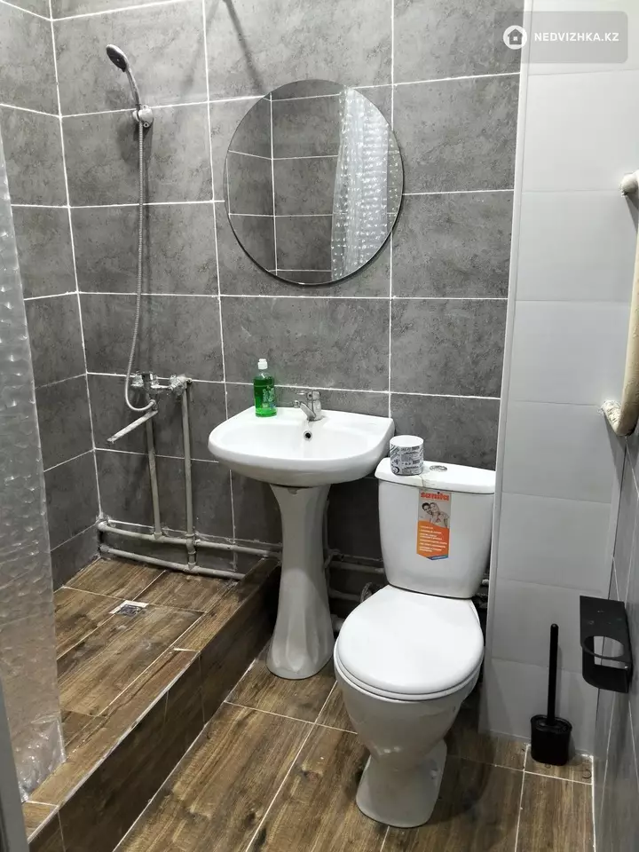 1-комнатная квартира, этаж 4 из 5, 38 м², Посуточно, 4-фотосурет