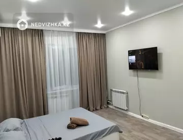 1-комнатная квартира, этаж 4 из 5, 38 м², Посуточно