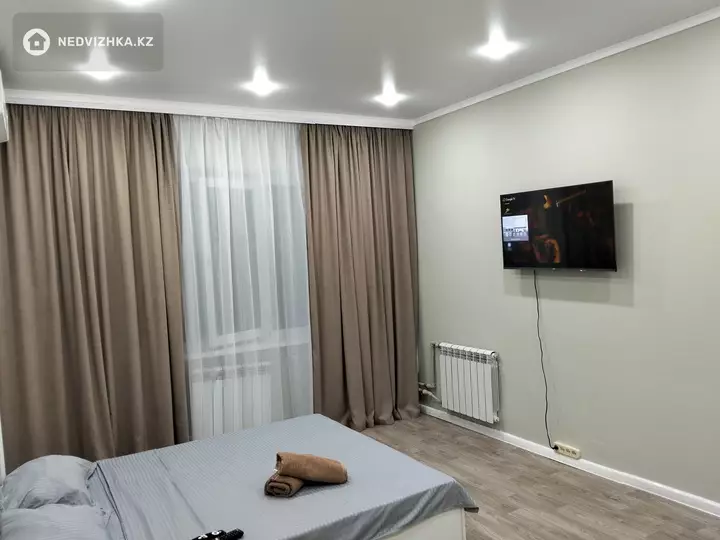 1-комнатная квартира, этаж 4 из 5, 38 м², Посуточно, 2-фотосурет