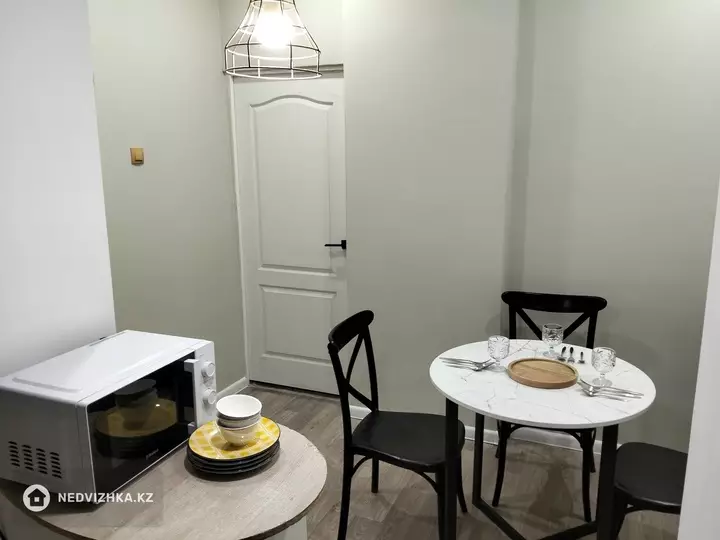 1-комнатная квартира, этаж 4 из 5, 38 м², Посуточно, 5-фотосурет