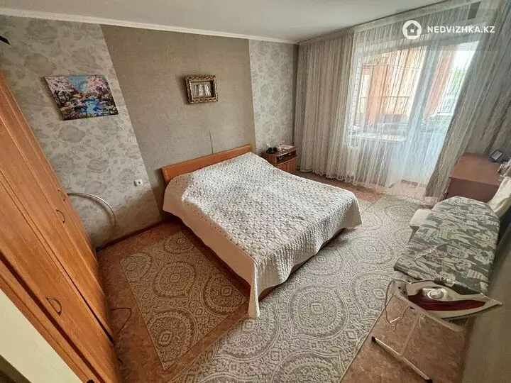 3-комнатная квартира, этаж 4 из 5, 74 м², фотография 3