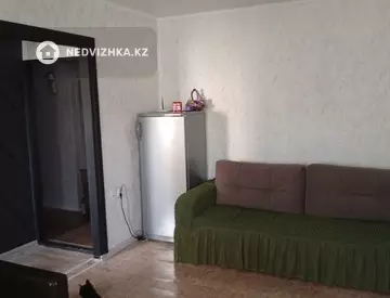 2-комнатная квартира, этаж 3 из 3, 46 м², миниатюра 1