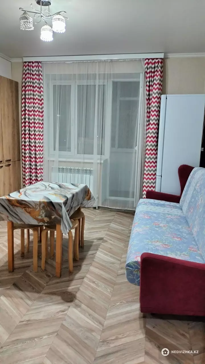 1-комнатная квартира, этаж 1 из 5, 50 м², Посуточно, фотография 5