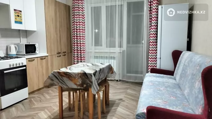 1-комнатная квартира, этаж 1 из 5, 50 м², Посуточно, фотография 4
