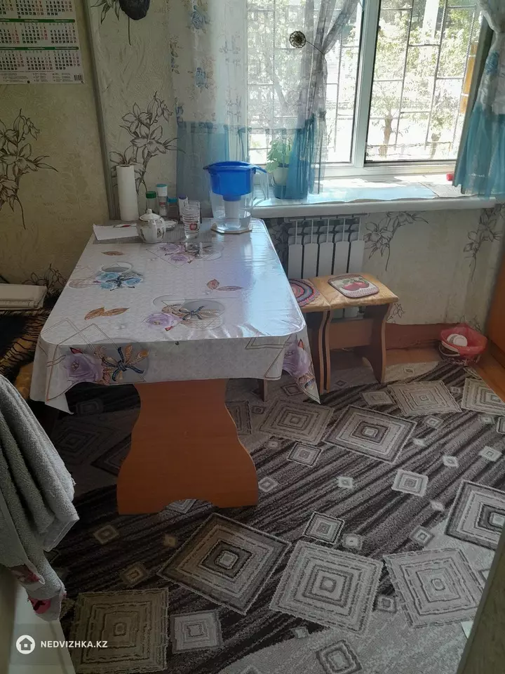 3-комнатная квартира, этаж 2 из 4, 58 м², фотография 2