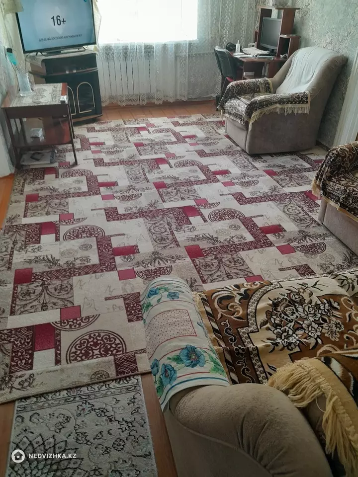 3-комнатная квартира, этаж 2 из 4, 58 м², фотография 3