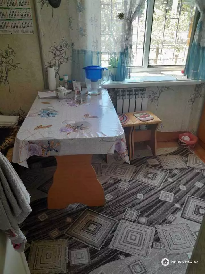 3-комнатная квартира, этаж 2 из 4, 58 м², фотография 2