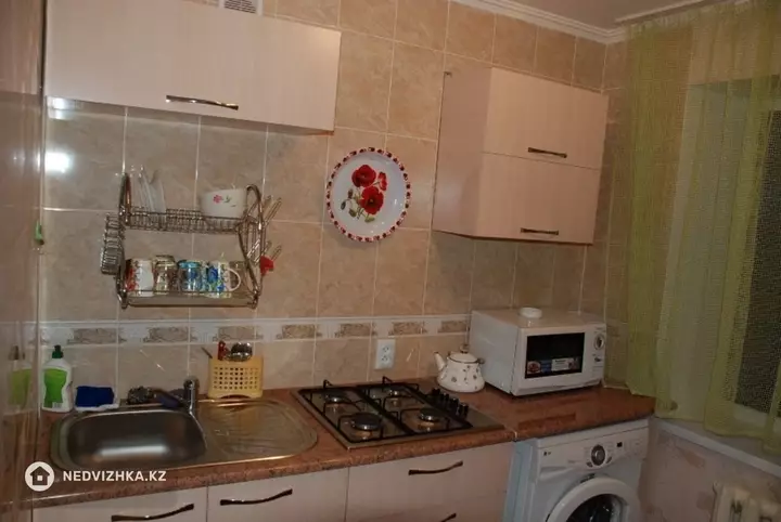 2-комнатная квартира, этаж 13 из 3, 43 м², Посуточно, фотография 2