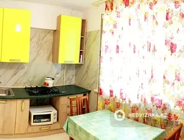 2-комнатная квартира, этаж 1 из 5, 55 м², Посуточно, миниатюра 3