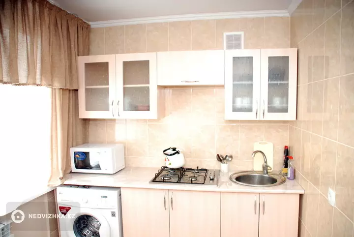 2-бөлмелі пәтер, қабат 3 барлық қабат саны 4, 43 м², Посуточно, 2-фотосурет