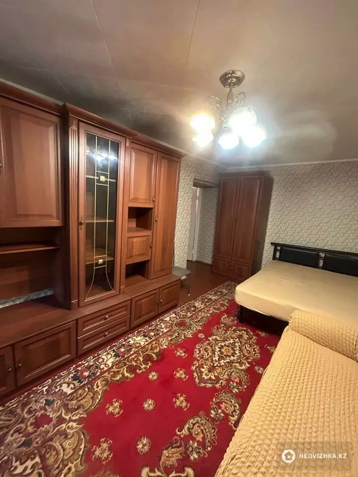 1-комнатная квартира, этаж 3 из 4, 35 м², На длительный срок, фотография 2