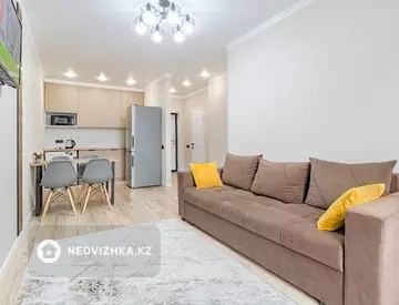 2-комнатная квартира, этаж 10 из 10, 40 м², Посуточно