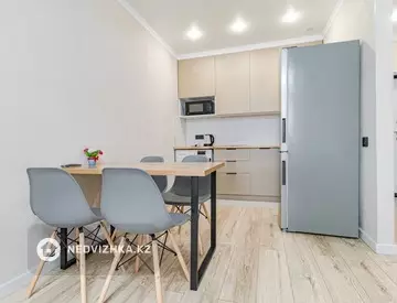 2-комнатная квартира, этаж 10 из 10, 40 м², Посуточно, миниатюра 10
