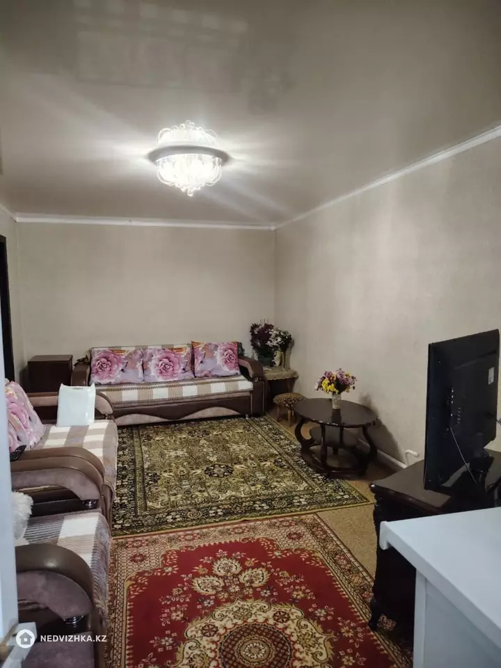 3-комнатная квартира, этаж 1 из 2, 69 м², фотография 2