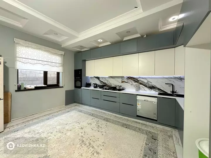 9-комнатный дом, 9 соток, 375 м², фотография 4