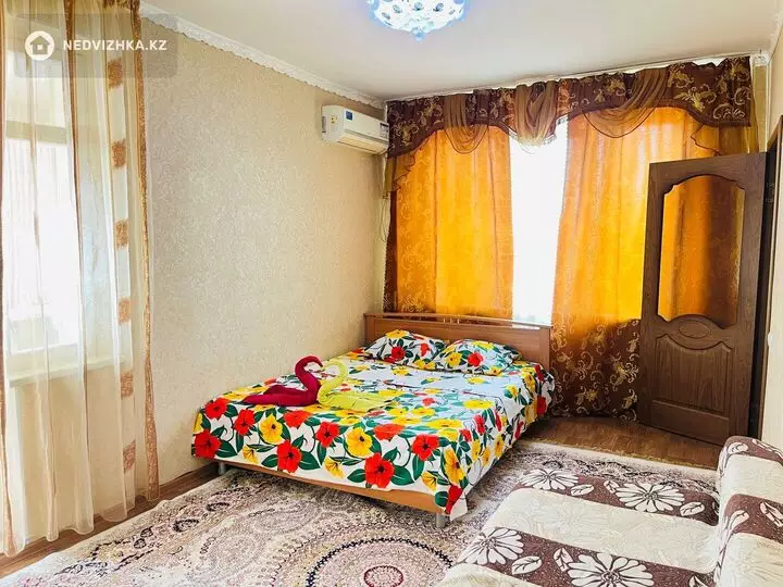 1-комнатная квартира, этаж 3 из 5, 45 м², Посуточно, фотография 2