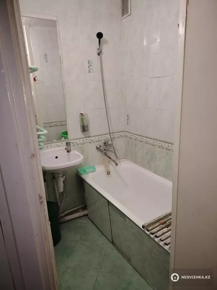 3-комнатная квартира, этаж 5 из 5, 49 м², фотография 2