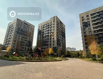 4-комнатная квартира, этаж 8 из 12, 96 м², На длительный срок